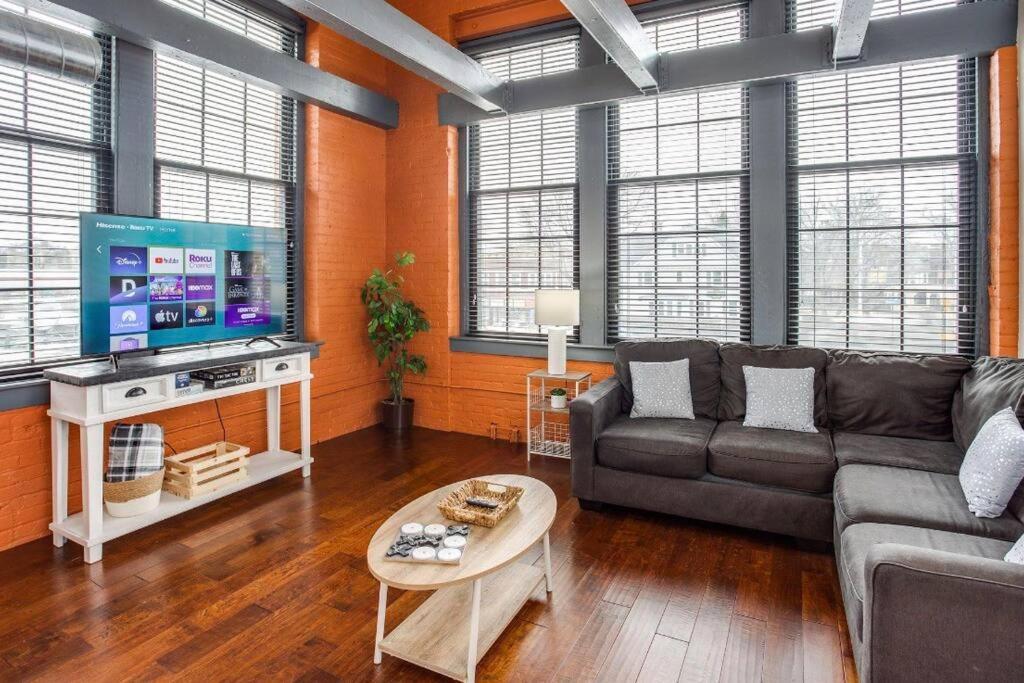 ロチェスターCentric Modern Loft W/ King Bedsアパートメント エクステリア 写真