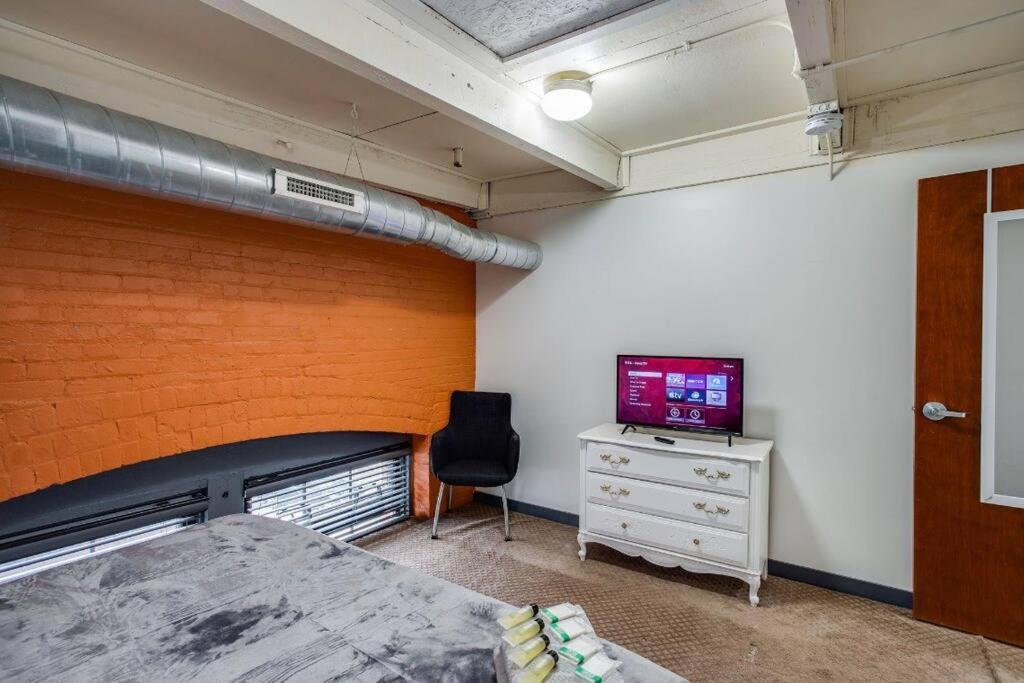 ロチェスターCentric Modern Loft W/ King Bedsアパートメント エクステリア 写真