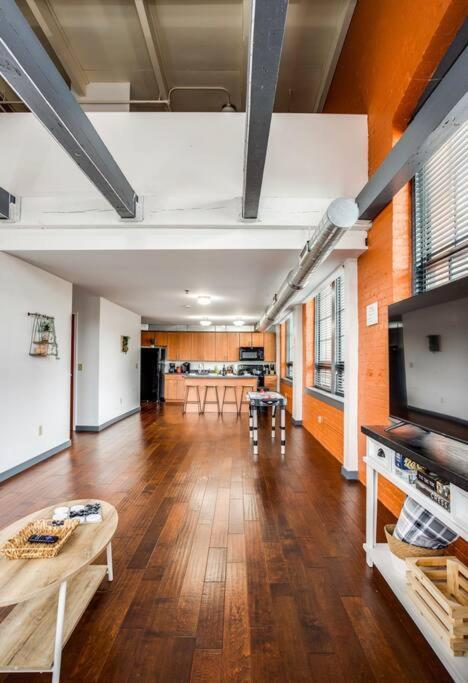 ロチェスターCentric Modern Loft W/ King Bedsアパートメント エクステリア 写真